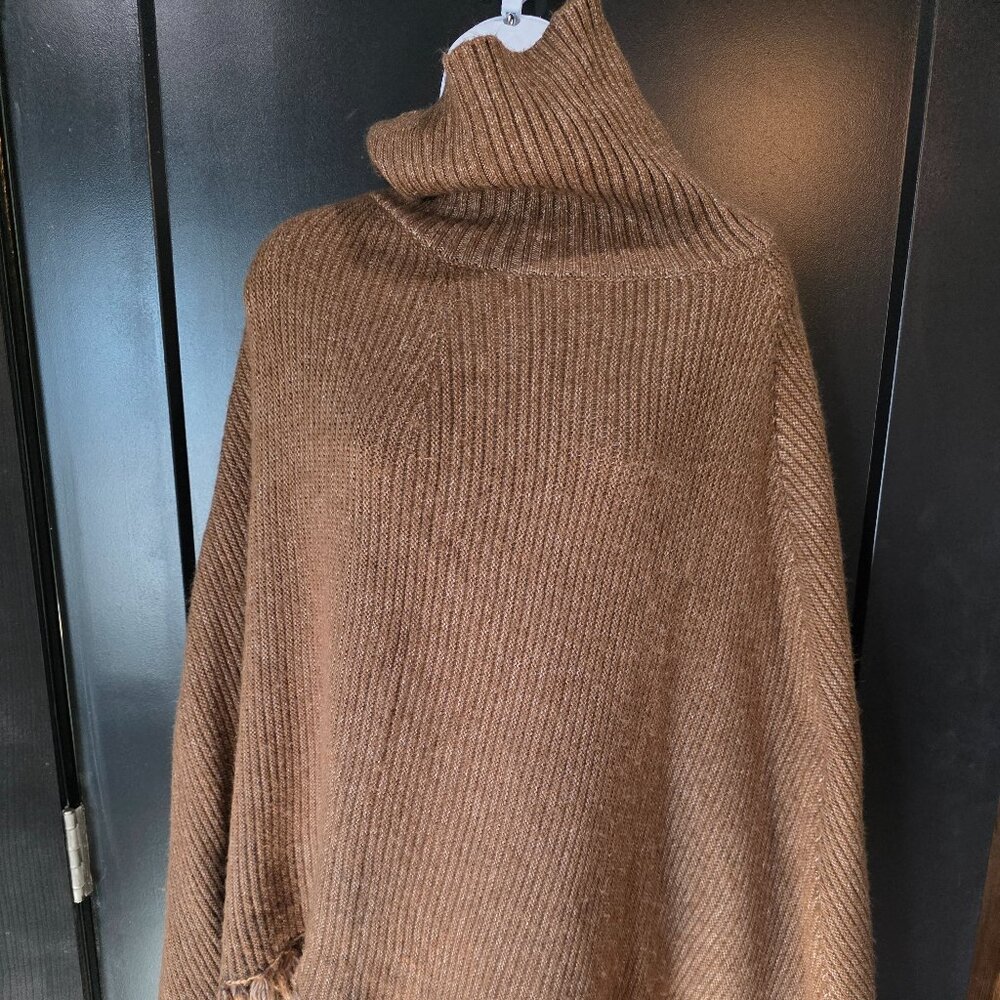 Design History Brown Poncho M/L